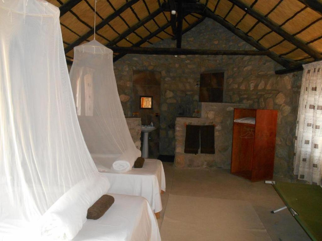 Kapika Waterfall Lodge Epupa 外观 照片